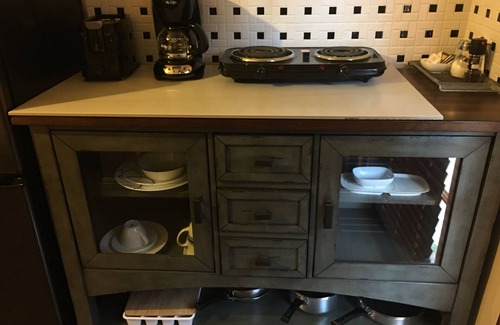 Woodland Hills Apartment | Garden View Charming Cozy studio in nice Los Angeles -AC and Highspeed Internet