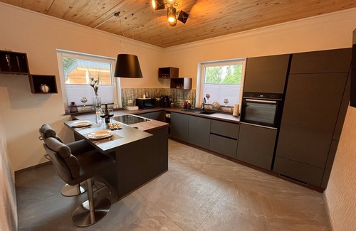 Habscheid Apartment | Garden/whirlpool/combination sauna large kitchen, rain shower. Very modern