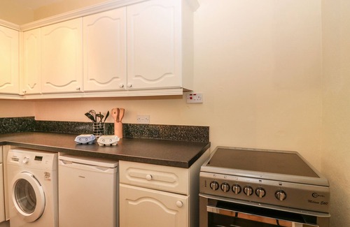 Kirriemuir Cottage | GARDENER'S COTTAGE, with open fire in Kirriemuir