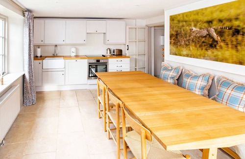Bourton Cottage | GARDENERS COTTAGE, pet friendly in Milton-Under-Wychwood