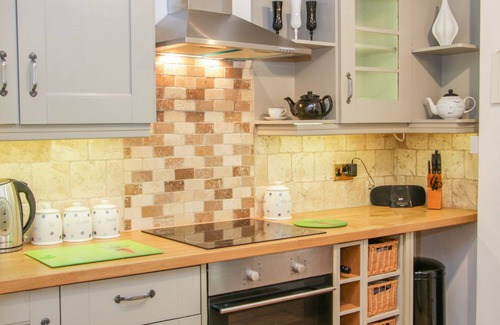 Nantwich Cottage | GARDENERS COTTAGE, pet friendly, with a garden in Woore
