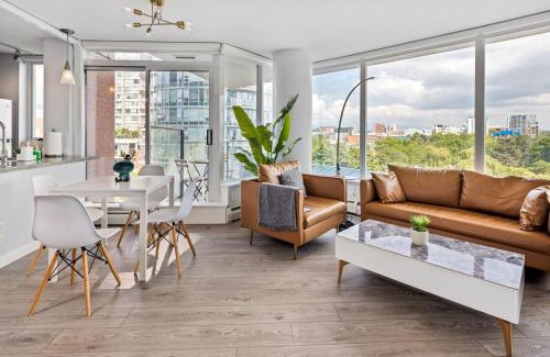 Crosstown Apartment | GardenView Modern Condo with Parking, Gym, Pool, AC