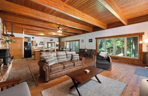 Jardine Cabin | Gardiner Getaway: your cozy cabin near Yellowstone National Park! [Unit 1]