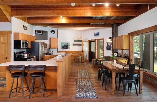 Jardine Cabin | Gardiner Getaway: your cozy cabin near Yellowstone National Park! [Unit 1]