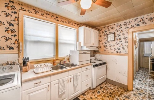 Vollintine-Evergreen House | Garland Haven Hideaway Both Units