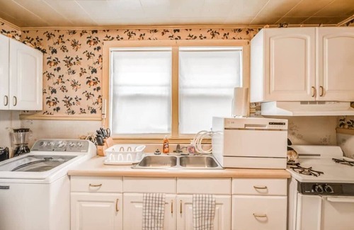 Vollintine-Evergreen House | Garland Haven Hideaway Both Units