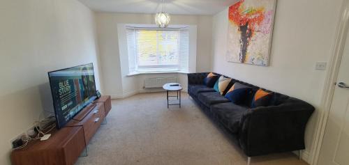 Dartford Apartment | Garland Modern 4 Bedroom House with Garden & Parking
