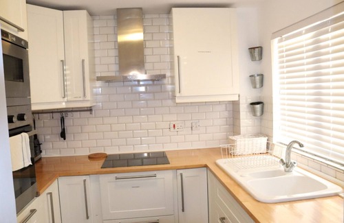 Dartford Apartment | Garland Modern Apartment With Private Entrance, Parking & Garden Dartford 5