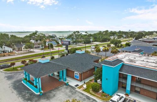 Morehead City Hotel | Garnet Inn & Suites, Morehead City near Atlantic Beach