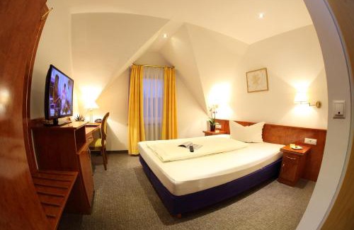 Dudenhofen Hotel | Garni-Hotel Goldenes Lamm