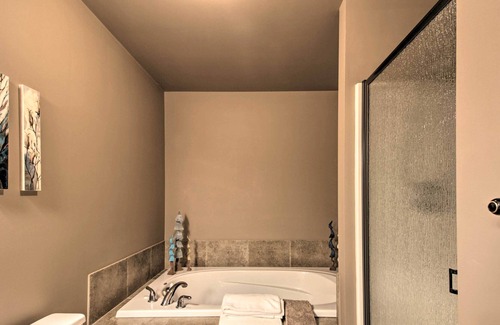 Garrison Apartment | Garrison Golf Course Townhome: 1 Mi to Lake!