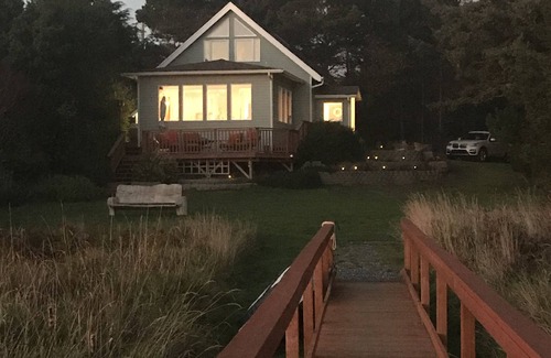 Port Orford House | Garrison Lakefront house in beautiful Port Orford OregonnRequires 30 -day min!