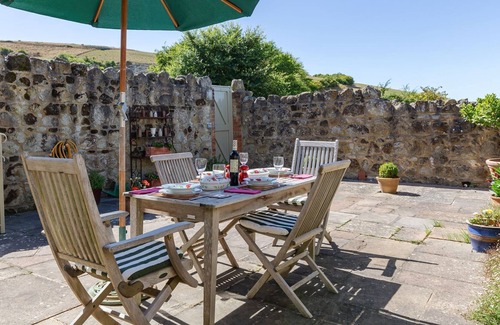 Newport Cottage | Garstons Barn - a barn that sleeps 6 guests in 3 bedrooms