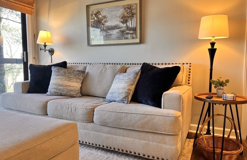 Beech Mountain Villa | Gas Fireplace, Comfortably sleeps 6, and Walk to Beech Mountain Resort!