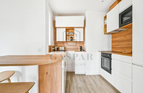 Centre Ville Apartment | Gaspar- Passages- Comfort & proximity to Paris