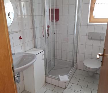 Mulben Apartment | Gasthaus-Pension-Ferienwohnung Zum Engel