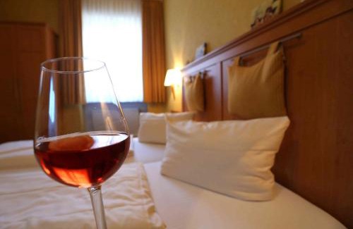 Sommerhausen Hotel | Gasthof Hotel Weinbau "Zum Goldenen Ochsen"