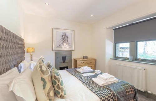 Laurencekirk House | Gate Lodge with Hot Tub