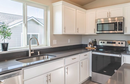 Moses Lake House | Gated 3 BR Escape in downtown Moses Lake