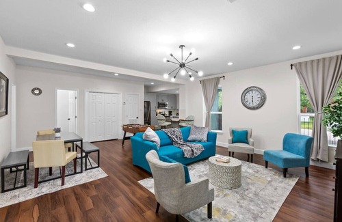 South Central Houston House | Gated 5BR Duplex Med Center Downtown NRG
