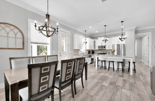 Emerald Waters Village House | Gated Beach Community! Minutes to the BEACH! 4 Bedroom/Sleeps 14!