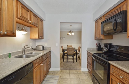 Saint Simons Island Condo | Gated Condo with Pool Walk to Nightlife St. Simons Island
