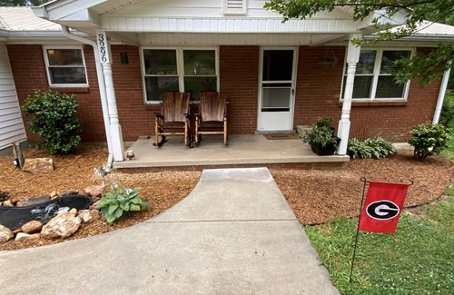 Dahlonega House | Gated Cozy Ranch with Garagen7 minutes from downtown Dahlonega. Dog Friendly!