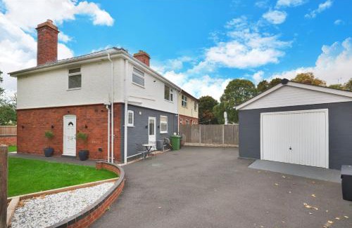 Hereford House | Gated Driveway Walk To City Center 7 Mins New