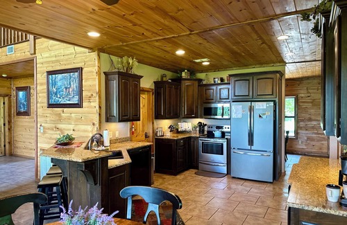 Smithville Cabin | Gated Hilltop Luxury Lodge on 100 acres - Relax and Enjoy AMAZING VIEWS