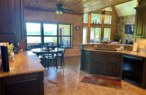 Smithville Cabin | Gated Hilltop Luxury Lodge on 100 acres - Relax and Enjoy AMAZING VIEWS