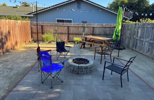 Southeastern Sacramento House | Gated home w/backyard retreat