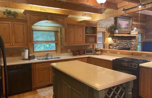 Maggie Valley Cabin | Gated Luxury Mtn. Cabin @ Smoky Mountain Retreat (Waynesville & Maggie Valley)