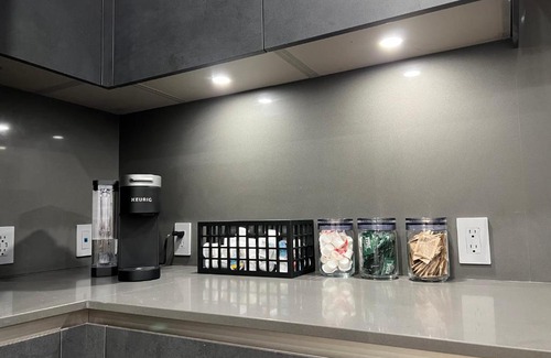 Beverly Grove Apartment | Gated Luxury West Hollywood Condo, King Bed, Garage Parking, Gym