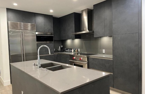 Beverly Grove Apartment | Gated Luxury West Hollywood Condo, King Bed, Garage Parking, Gym