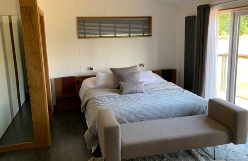Bury St Edmunds Cabin | Gated park, Spectacular views? Fully furnished. Outdoor Hot tub,