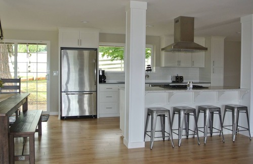 Far West House | Gated Property With Vineyard View Surrounded By Mountainscape