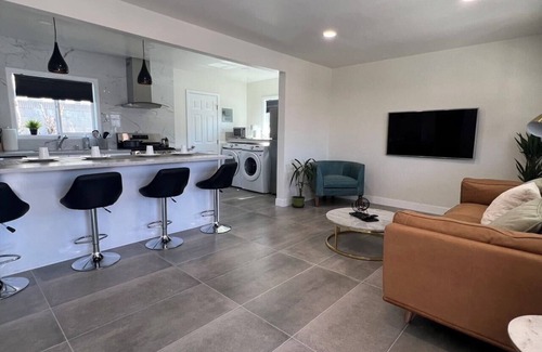 Baldwin Park House | Gated & remodeled 2b/2b house, WiFi in welcoming Baldwin Park