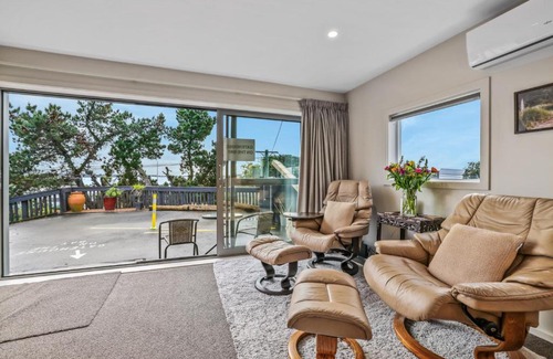 Mount Pleasant House | Gatehouse on the Bay - Christchurch Holiday Unit