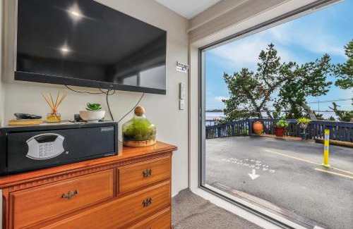 Mount Pleasant House | Gatehouse on the Bay - Christchurch Holiday Unit