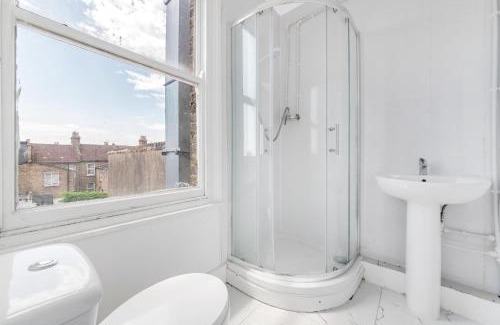 Nightingale House | Gateway to Central Stylish Tooting Bec Base