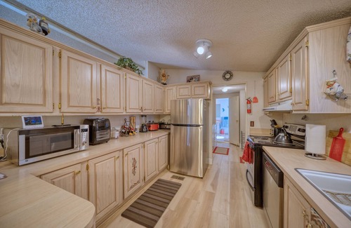 Pahrump House | Gateway to Death Valley-50 meg WI-FI