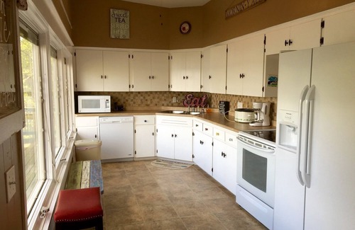 Almo House | Gather at family-friendly Shelter Point on KY Lake