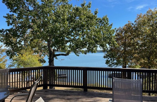 Almo House | Gather at family-friendly Shelter Point on KY Lake