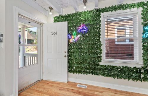 Downtown House | GATHERING HOUSE IN HISTORIC OAKWOOD