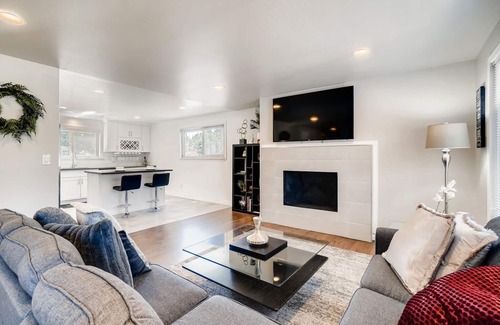 Richmond Highlands House | Gathering Spot 🌠 Roomy, Designer 6 BD /2 BA Home