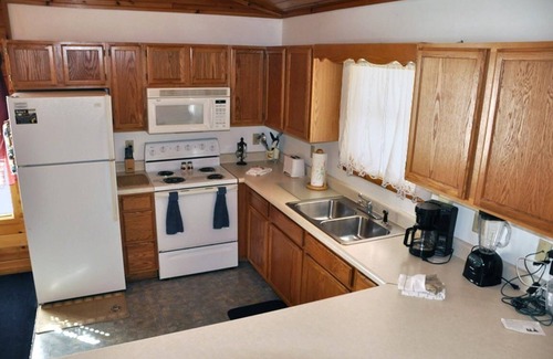 Gatlinburg Cabin | Gatlinburg Cabin Rentals - 1 Bedroom, Sleeps 4, Private, Romantic