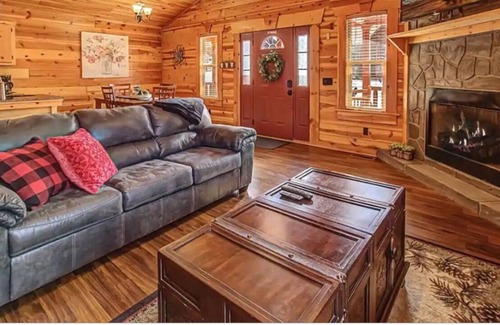 White Oak Lodge Cabin | Gatlinburg Getaway - Cabin by the Smoky Mountains
