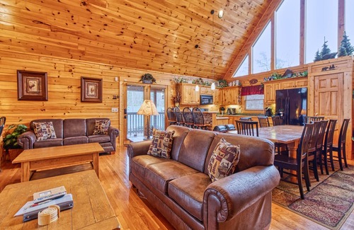 Black Bear Falls Cabin | Gatlinburg Getaway Log Home/Lodge, Best Mountain Views, Minutes from Downtown
