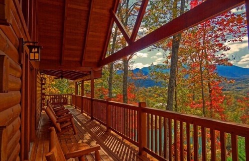Black Bear Falls Cabin | Gatlinburg Getaway Log Home/Lodge, Best Mountain Views, Minutes from Downtown