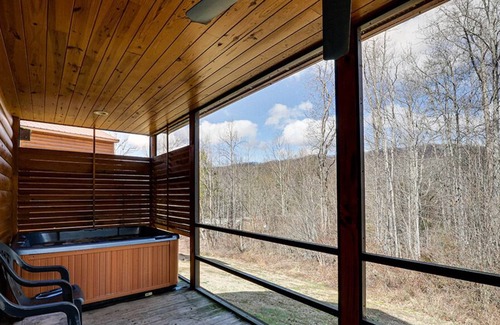 White Oak Lodge Cabin | Gatlinburg - White Oak Hideaway - 3 Bedroom - Sleeps 8